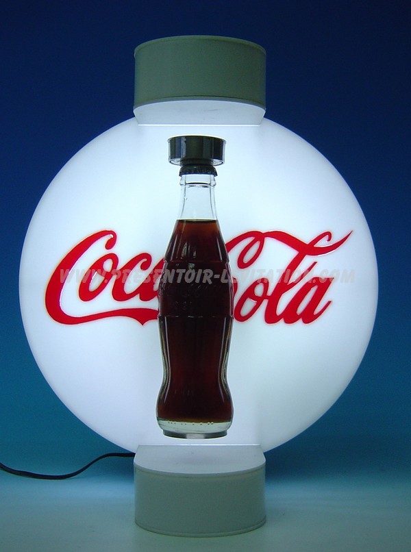 présentoir bouteille - bouteille de soda flottant éclairée par un cartel lumineux logoté