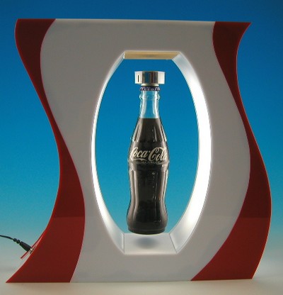 marketing - présentoir à lévitation, bouteille flottant dans son support magnétique